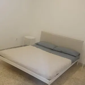Apartamento Est, Nápoles